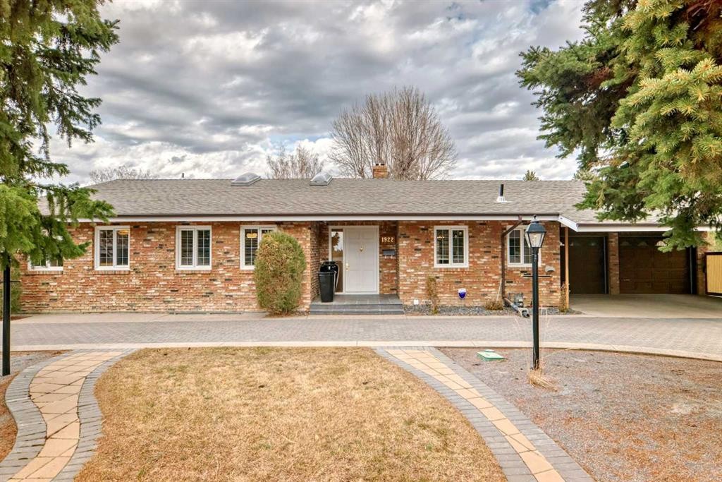 









1922


15

Street South,
Lethbridge,




AB
T1K1W8

