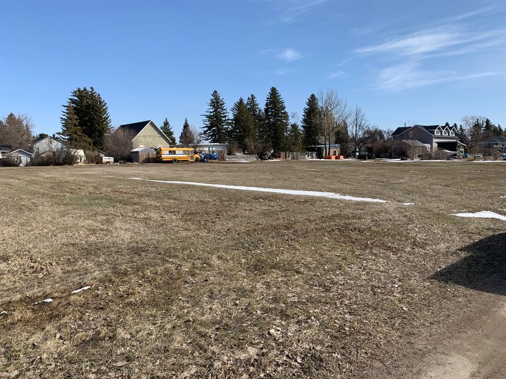 









Plan 5822EJ Block 3


Lot 6

,
Raymond,







AB
T0K 2S0


