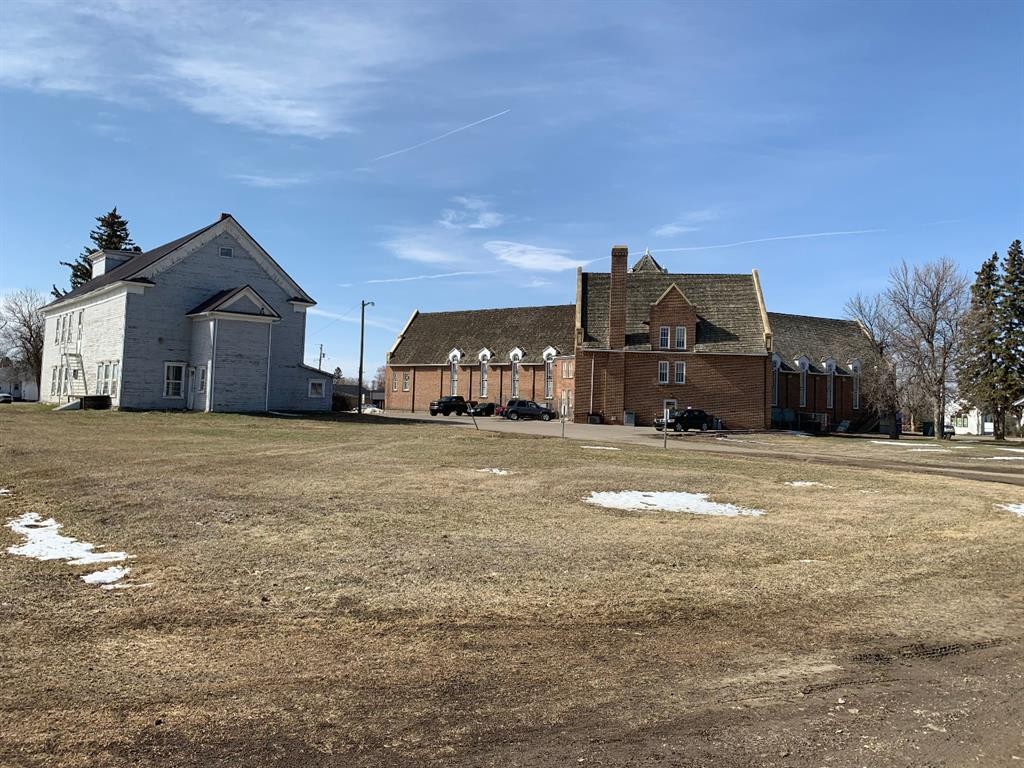 









Plan 5822EJ Block 3


Lot 6

,
Raymond,







AB
T0K 2S0

