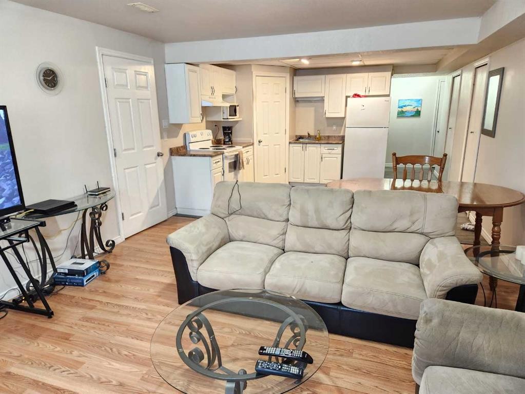 









1112


44

Avenue North,
Lethbridge,




AB
T1H 6C3

