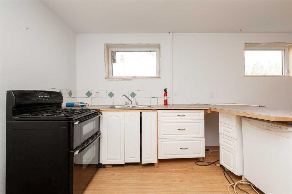 









329


4A

Street,
Stirling,




AB
T0K 2E0

