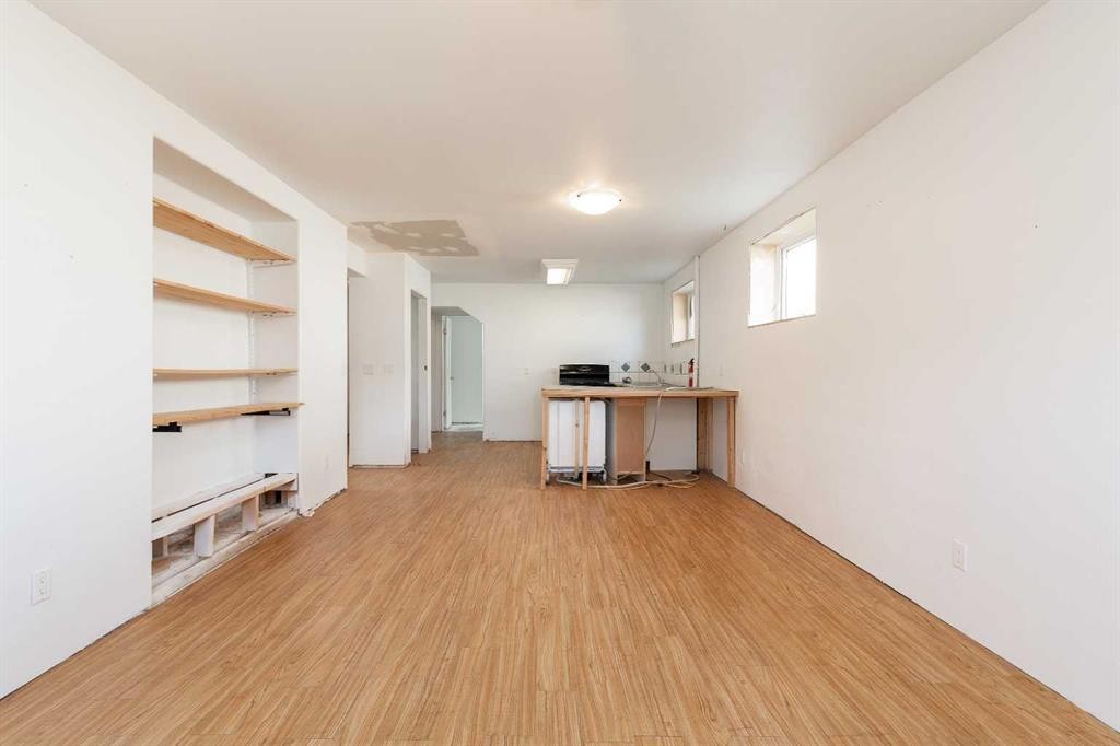 









329


4A

Street,
Stirling,




AB
T0K 2E0

