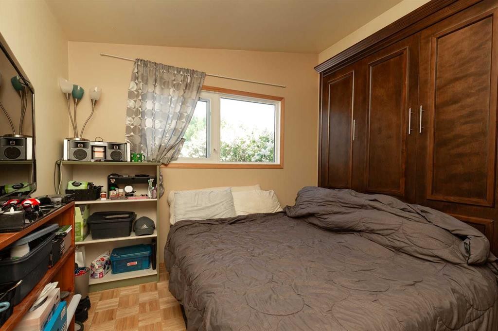 









3303


5A

Avenue South,
Lethbridge,




AB
T1J 0J4

