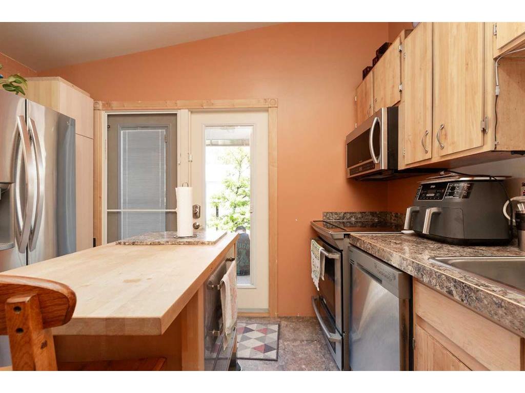 









3303


5A

Avenue South,
Lethbridge,




AB
T1J 0J4


