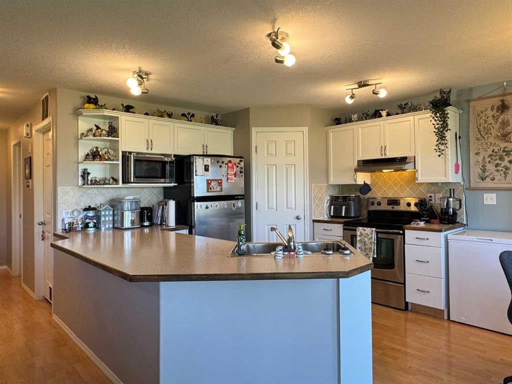 









535


9

Avenue North, 3,
Lethbridge,




AB
T1H 1Z7

