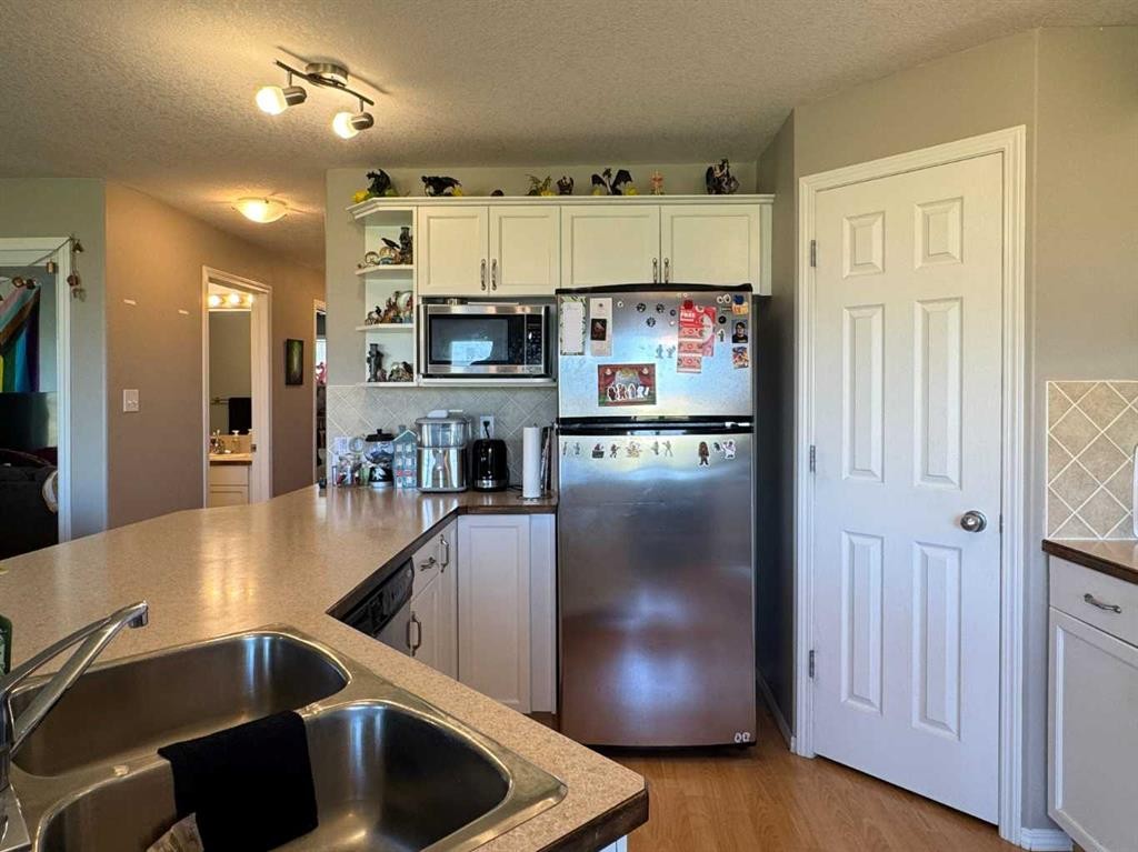 









535


9

Avenue North, 3,
Lethbridge,




AB
T1H 1Z7

