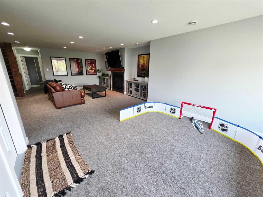 









5312


43

Street,
Taber,




AB
T1G 0E2

