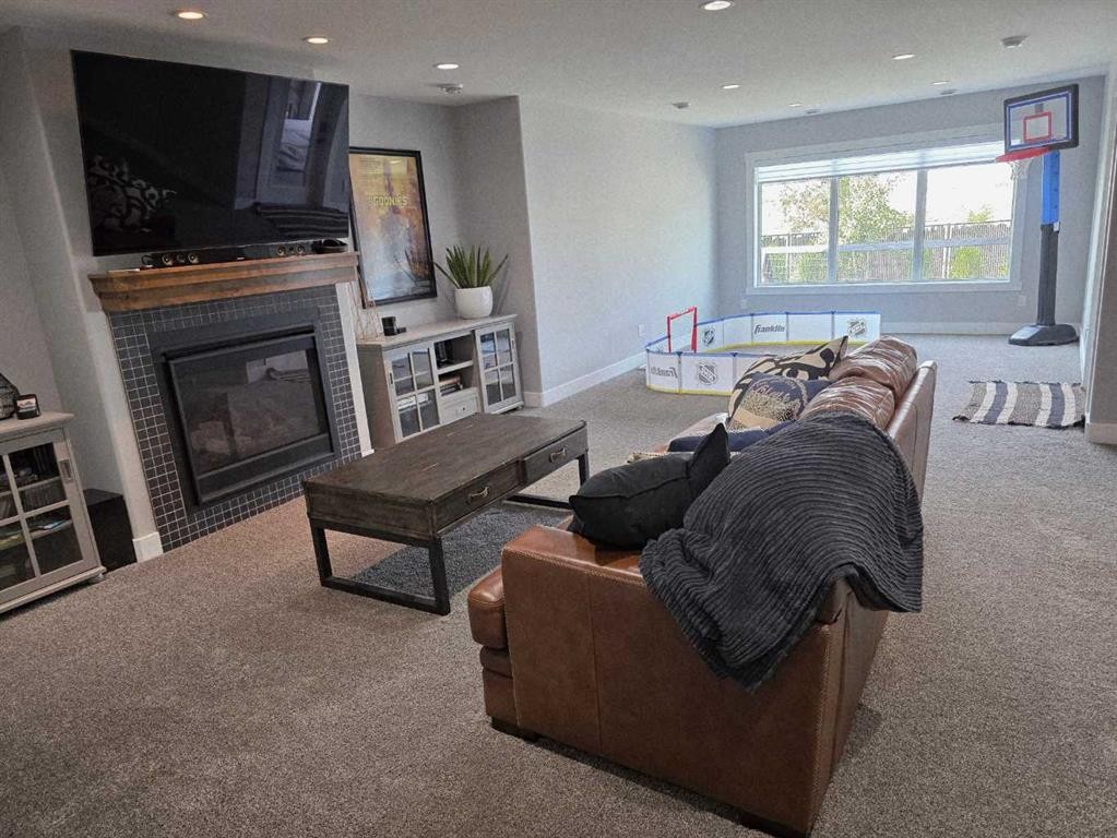 









5312


43

Street,
Taber,




AB
T1G 0E2


