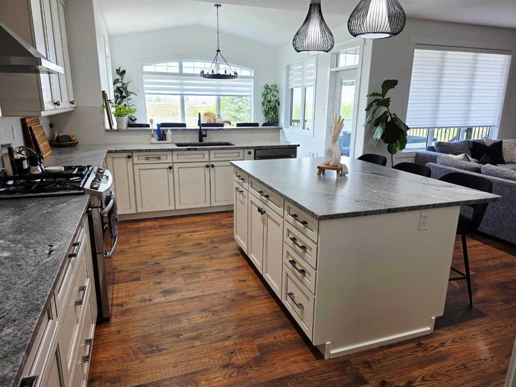 









5312


43

Street,
Taber,




AB
T1G 0E2

