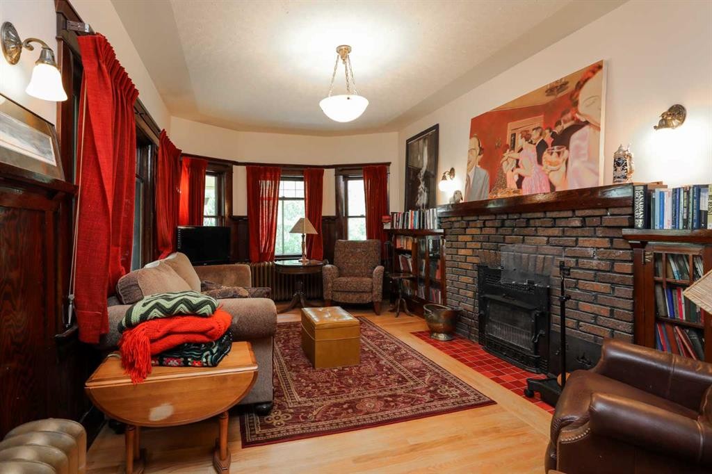 









302


King Street

,
Nobleford,




AB
T0L 1S0

