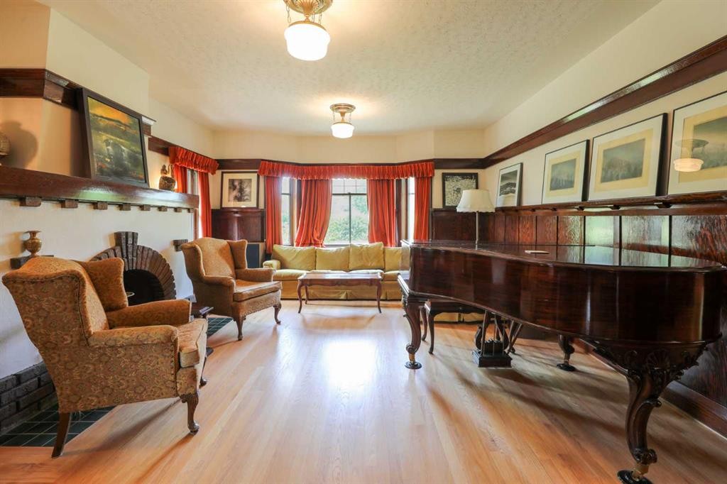 









302


King Street

,
Nobleford,




AB
T0L 1S0

