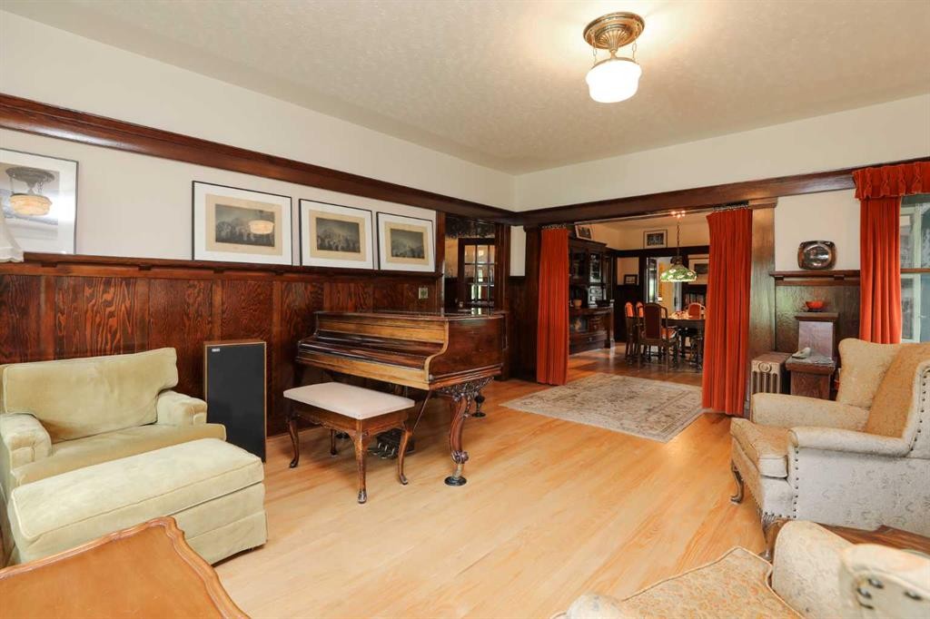 









302


King Street

,
Nobleford,




AB
T0L 1S0

