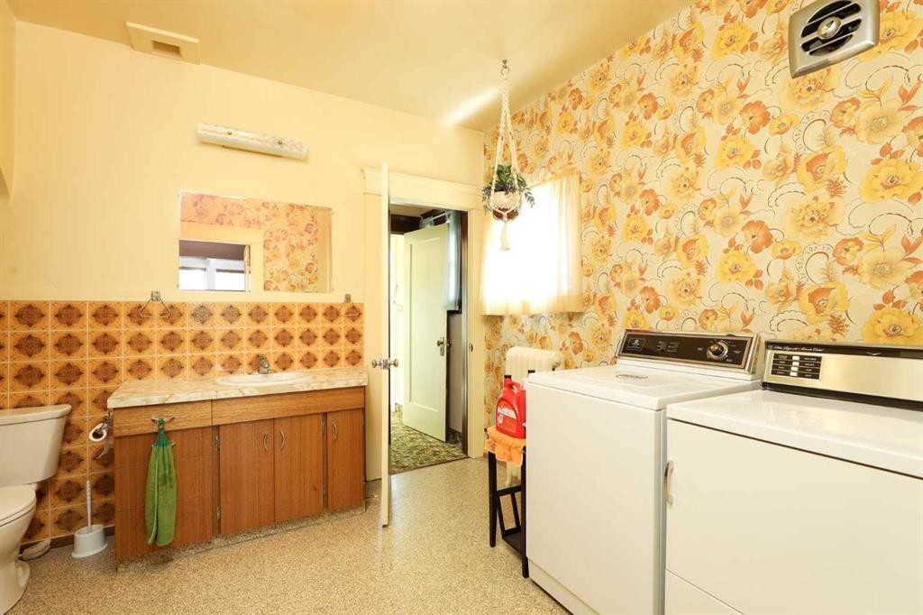 









302


King Street

,
Nobleford,




AB
T0L 1S0

