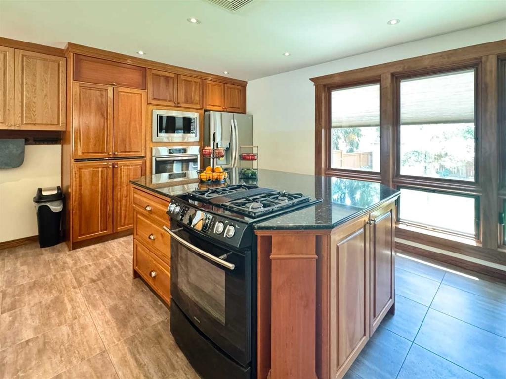 









2302


14

Avenue South,
Lethbridge,




AB
T1K 0V5

