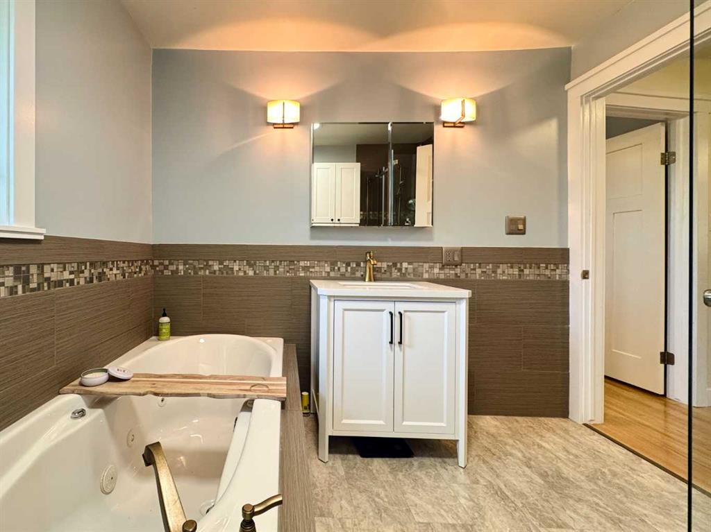 









2302


14

Avenue South,
Lethbridge,




AB
T1K 0V5

