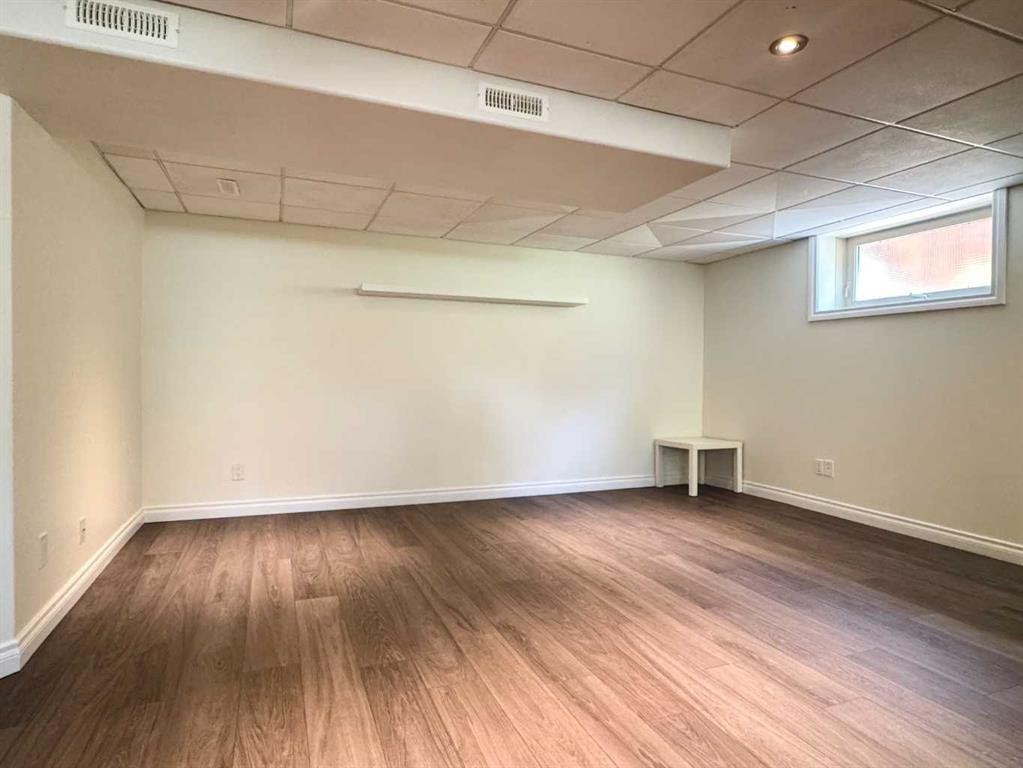 









2302


14

Avenue South,
Lethbridge,




AB
T1K 0V5

