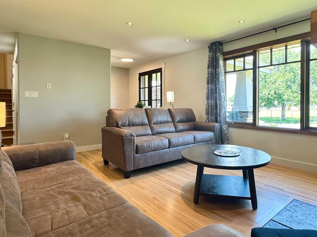 









2302


14

Avenue South,
Lethbridge,




AB
T1K 0V5

