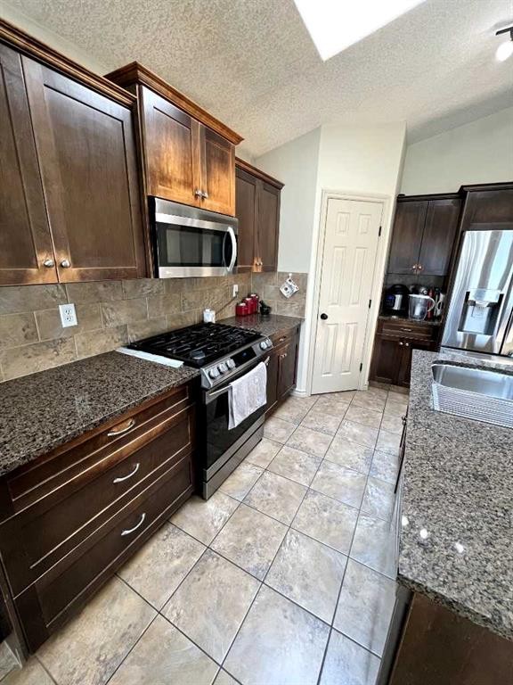 









226


Gateway

Manor South,
Lethbridge,




AB
T1K5S1

