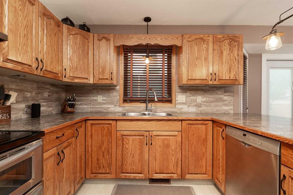 









39


Bluefox

Boulevard North,
Lethbridge,




AB
T1H 5Z8

