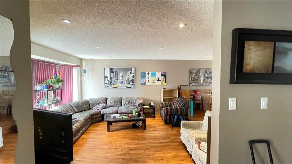 









194


Pensacola

Court West,
Lethbridge,




AB
T1K 4R6

