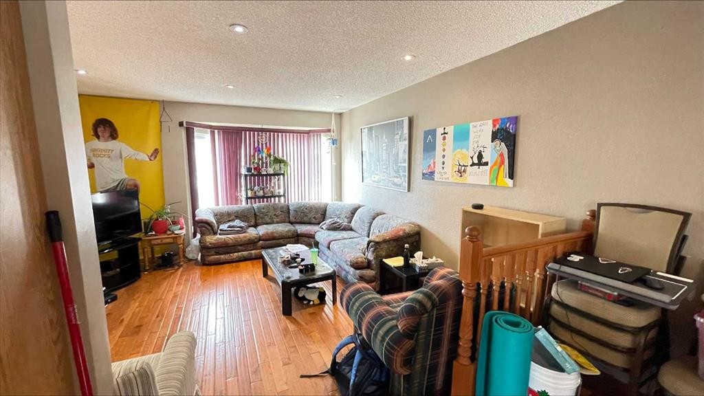 









194


Pensacola

Court West,
Lethbridge,




AB
T1K 4R6

