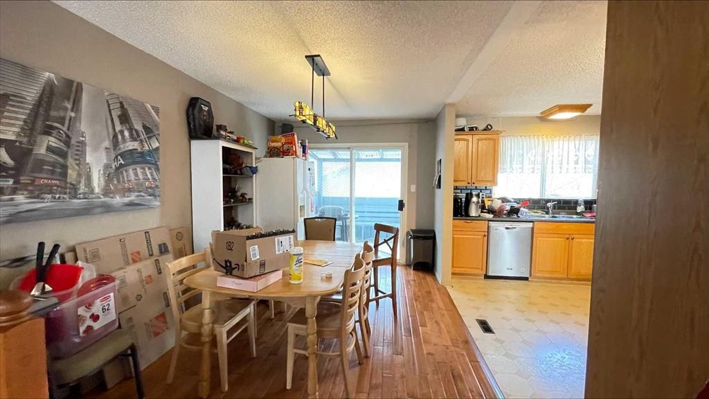 









194


Pensacola

Court West,
Lethbridge,




AB
T1K 4R6

