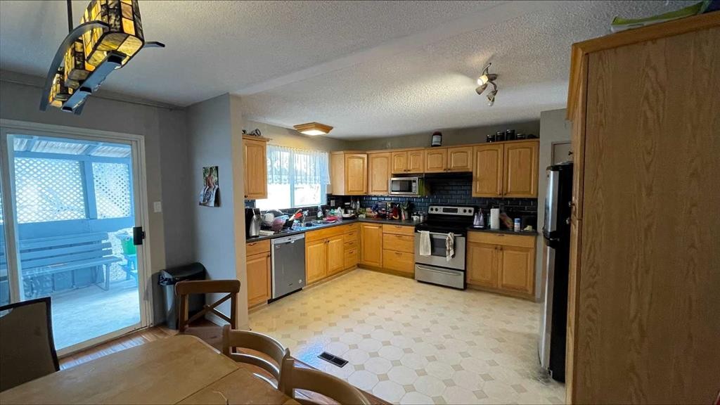 









194


Pensacola

Court West,
Lethbridge,




AB
T1K 4R6

