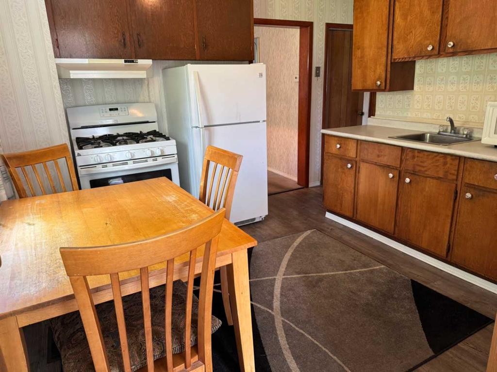 









22610


10

Avenue,
Hillcrest,




AB
T0K 1C0

