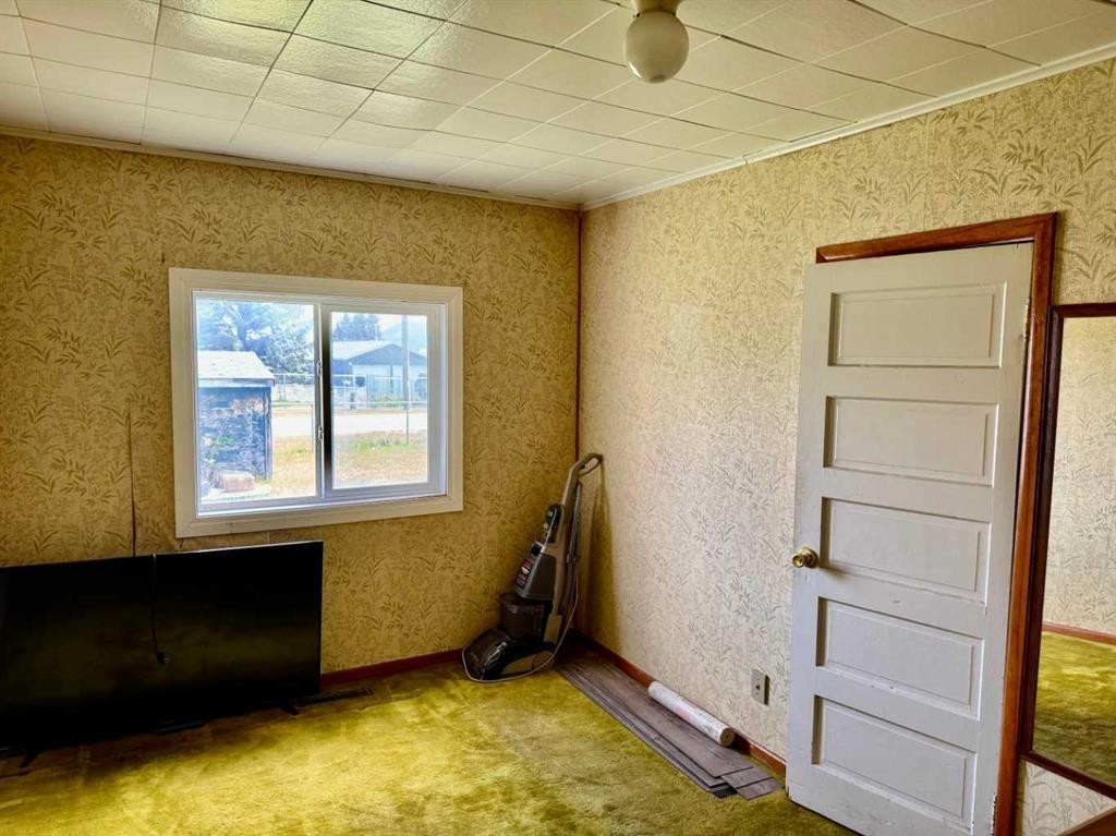 









22610


10

Avenue,
Hillcrest,




AB
T0K 1C0

