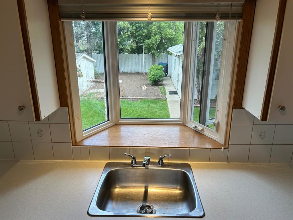 









208


23

Street South,
Lethbridge,




AB
T1J 3M6

