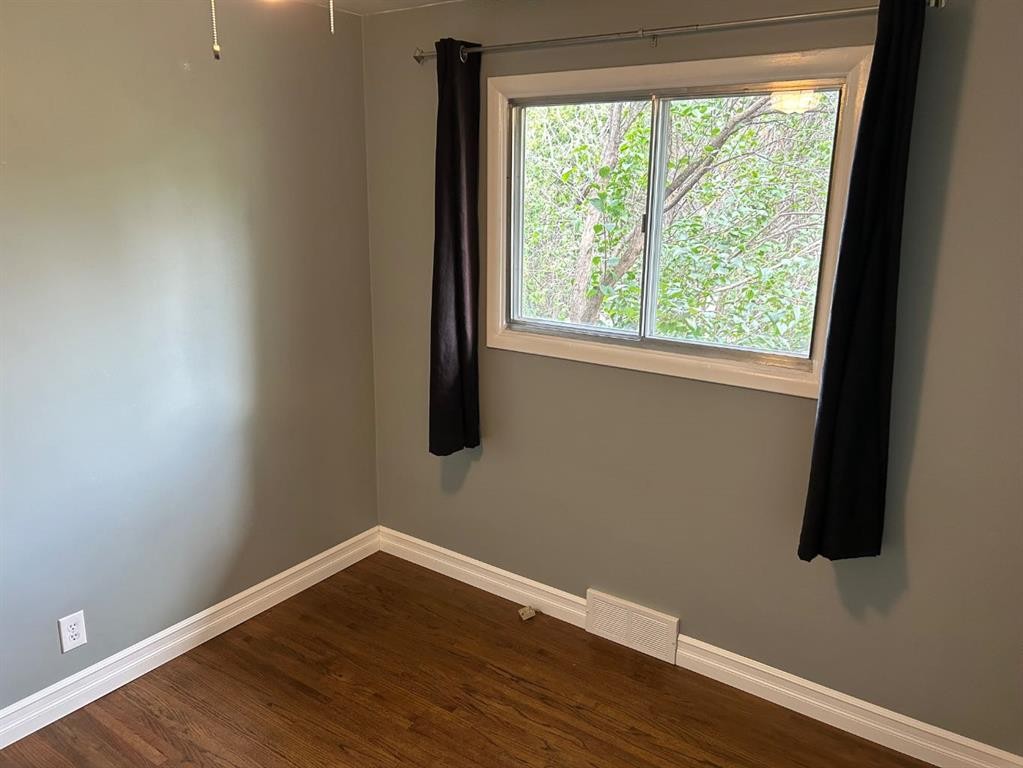 









208


23

Street South,
Lethbridge,




AB
T1J 3M6

