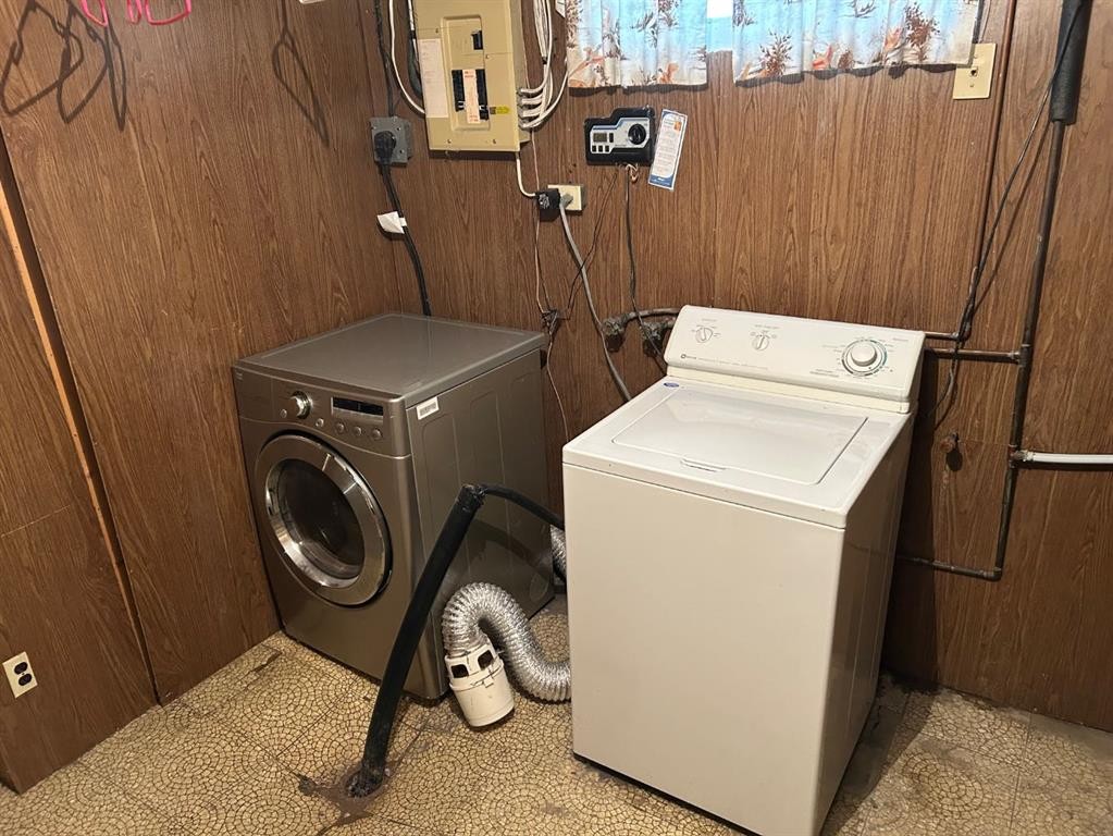 









208


23

Street South,
Lethbridge,




AB
T1J 3M6

