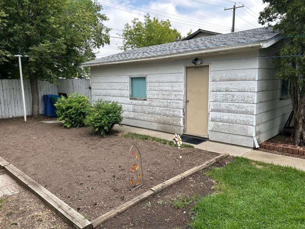 









208


23

Street South,
Lethbridge,




AB
T1J 3M6

