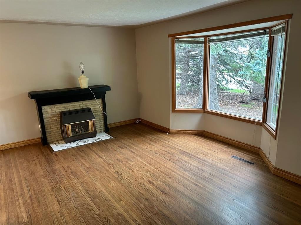 









208


23

Street South,
Lethbridge,




AB
T1J 3M6

