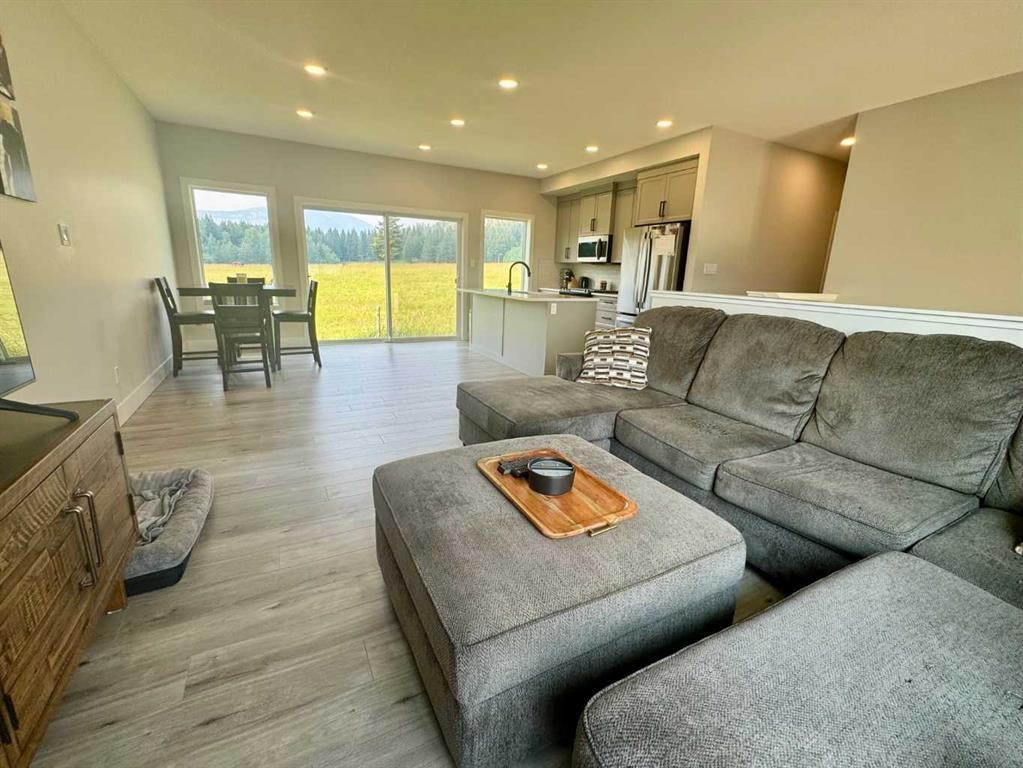 









21426


29

Avenue,
Bellevue,




AB
T0K 0C0

