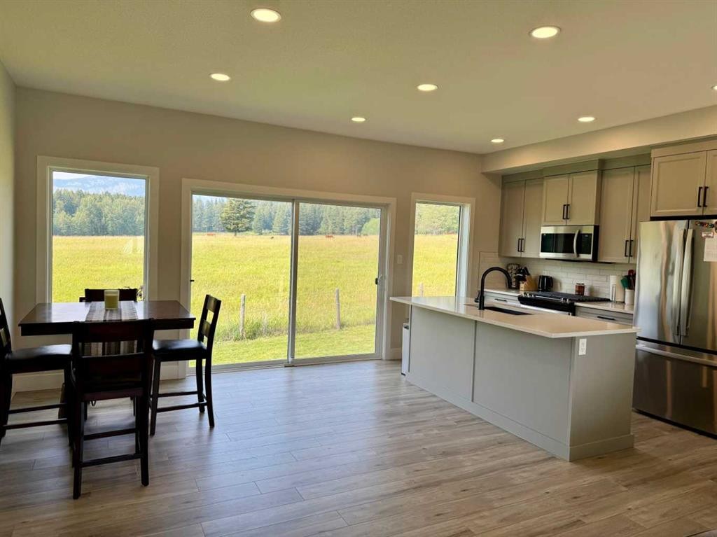 









21426


29

Avenue,
Bellevue,




AB
T0K 0C0

