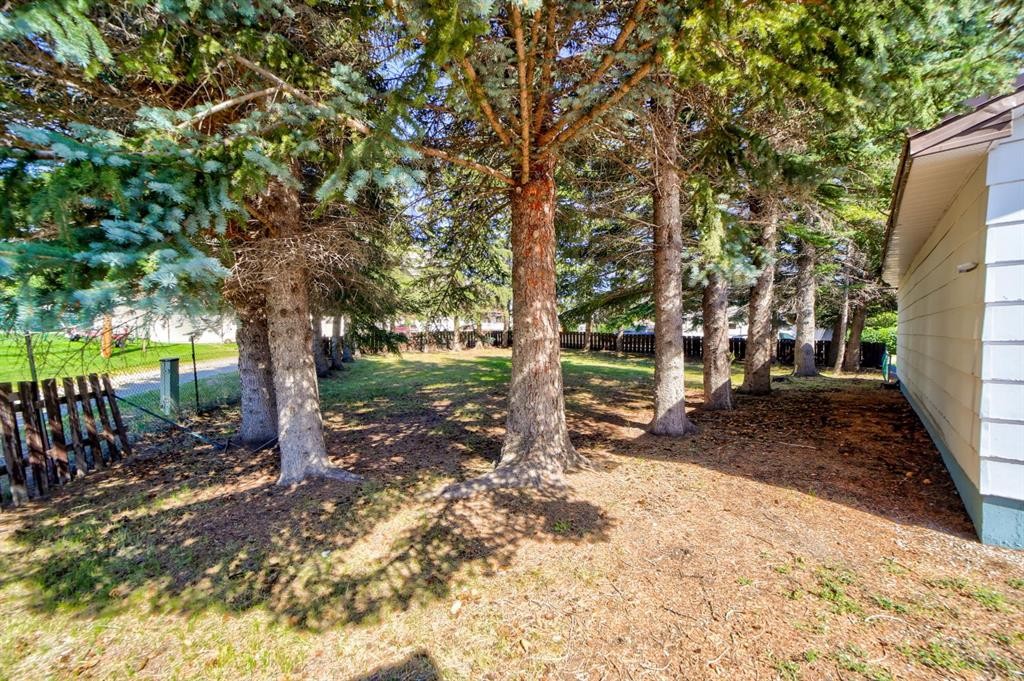 









901


230

Street,
Hillcrest,




AB
T0K1C0

