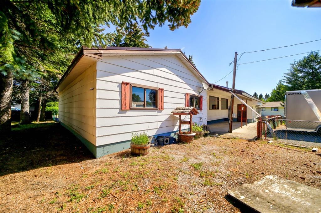 









901


230

Street,
Hillcrest,




AB
T0K1C0

