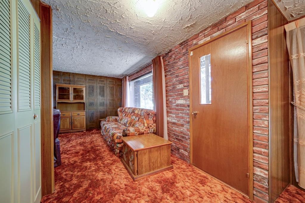 









901


230

Street,
Hillcrest,




AB
T0K1C0

