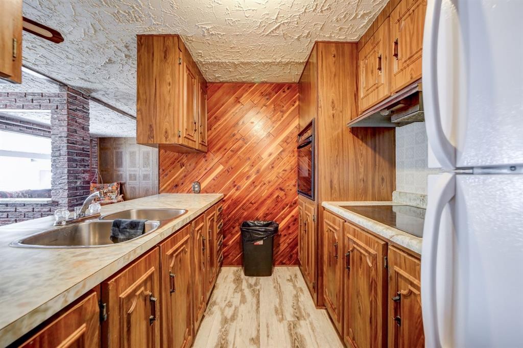 









901


230

Street,
Hillcrest,




AB
T0K1C0

