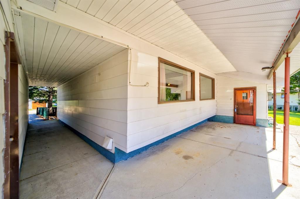 









901


230

Street,
Hillcrest,




AB
T0K1C0

