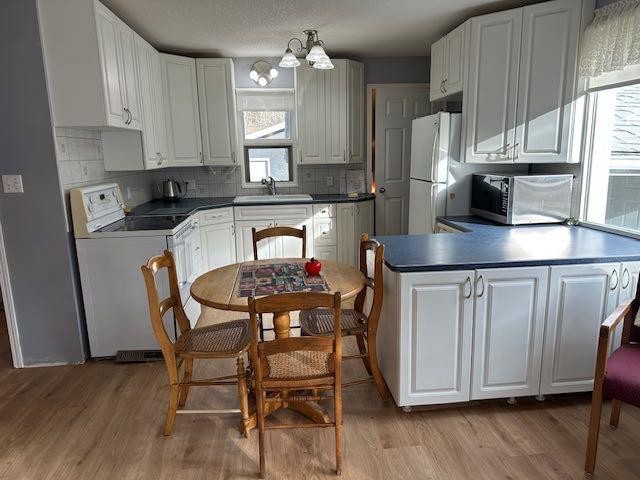 









11945


21

Avenue,
Blairmore,




AB
T0K0E0

