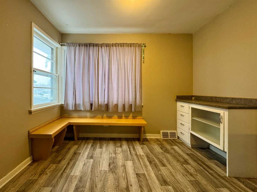 









537


23

Street South,
Lethbridge,




AB
T1J 3M9

