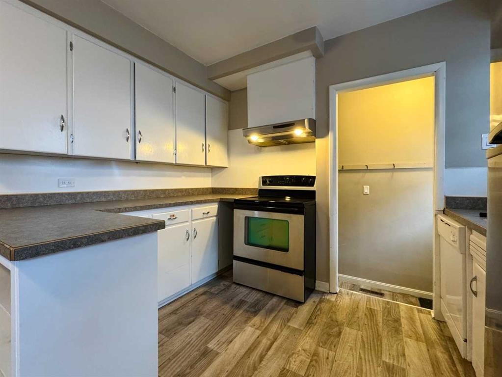 









537


23

Street South,
Lethbridge,




AB
T1J 3M9

