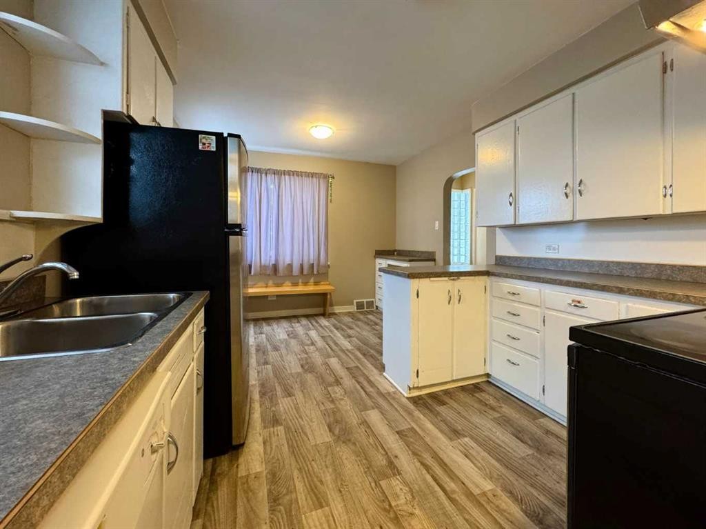 









537


23

Street South,
Lethbridge,




AB
T1J 3M9

