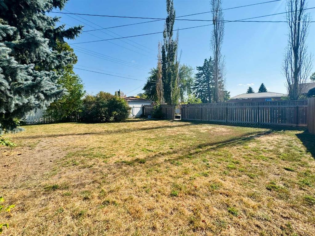 









537


23

Street South,
Lethbridge,




AB
T1J 3M9

