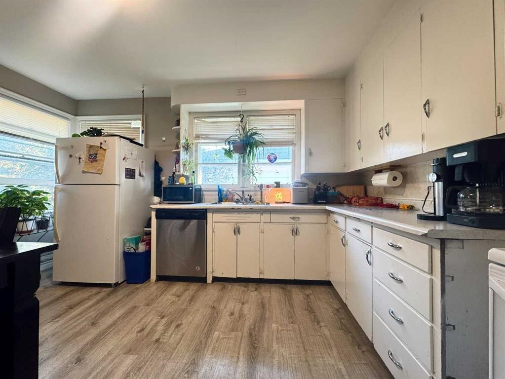 









533


23

Street South,
Lethbridge,




AB
T1J 3M9

