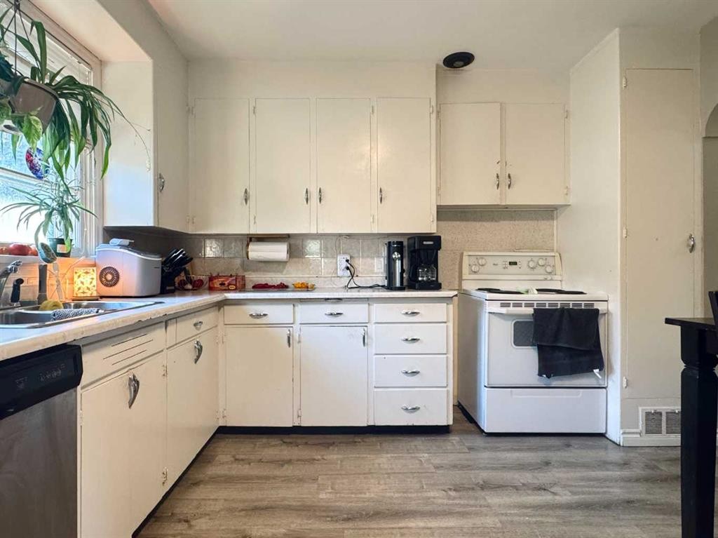 









533


23

Street South,
Lethbridge,




AB
T1J 3M9

