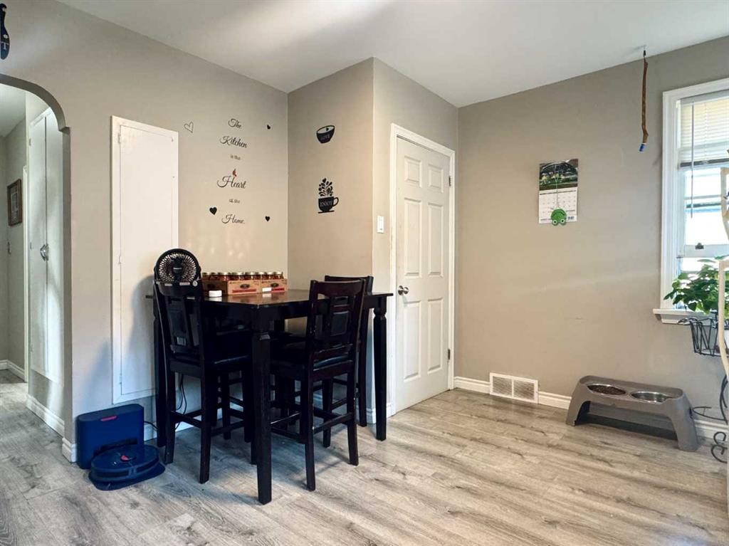 









533


23

Street South,
Lethbridge,




AB
T1J 3M9


