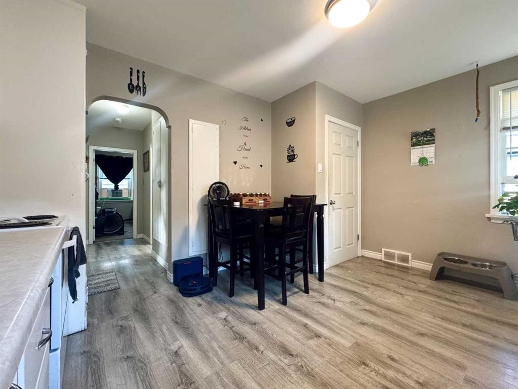 









533


23

Street South,
Lethbridge,




AB
T1J 3M9

